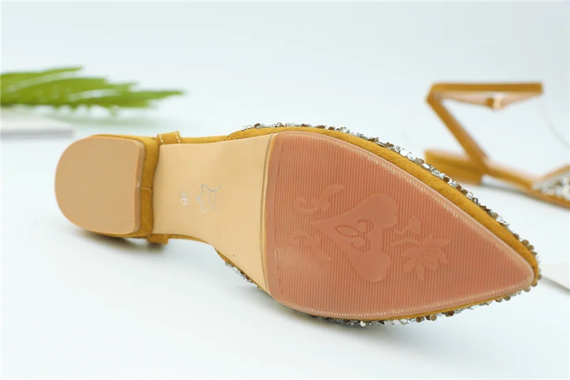 Sungtin/пикантные блестящие сандалии на плоской подошве с острым носком женские модные сандалии с ремешком на щиколотке летние женские Вечерние туфли на плоской подошве для подиума Большие размеры 35-43