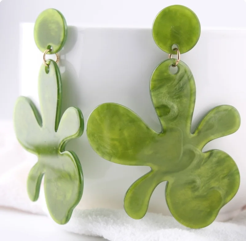 

2019 Trendy Irregularity Green Dangle Earring Acetic Acid Acrylic Irregular Flower Drop Earrings for Women Summer Beach Jewelry