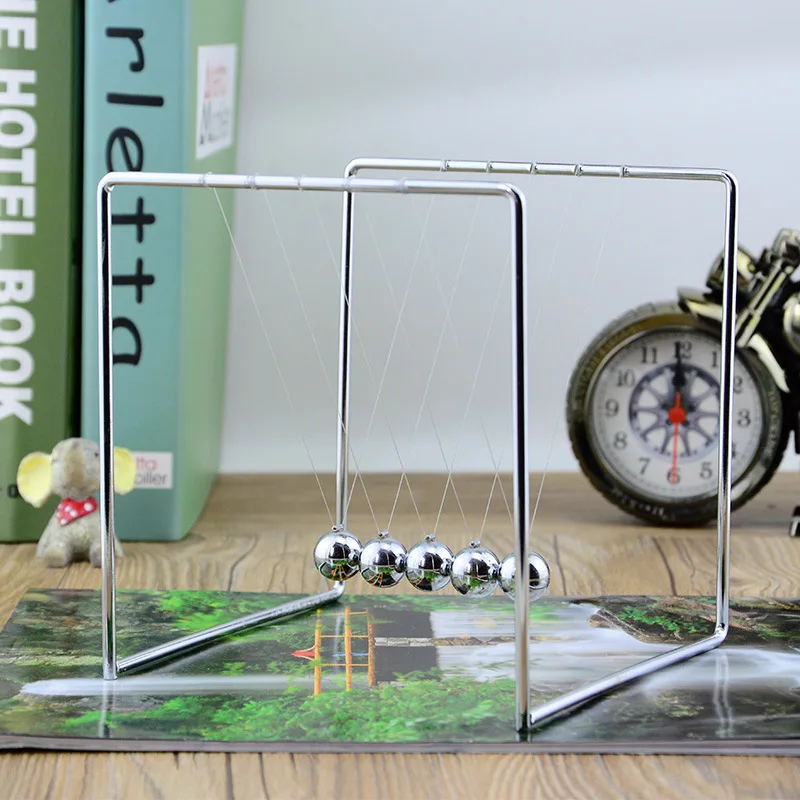 Newton Culla In Acciaio Balance Fisica Sfera Scienza Pendulum Enfeites Para casa Divertimento di Sviluppo Precoce Educativi Desk Decor Giocattolo Newton Culla In Acciaio Balance Fisica Sfera Scienza Pendulum Enfeites Para casa Divertimento di Sviluppo Precoce Educativi Desk Decor Giocattolo