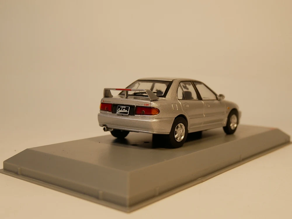 Литой клуб 1:43 поколения GTI Mitsubishi Lancer Evolution 1992 от ixo