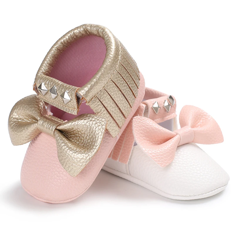 Для маленьких девочек PU Обувь для младенцев новорожденных кисточкой мягкая подошва Prewalker Спортивная обувь Обувь кожаная для девочек белый розовый 0-18 м осень-зима