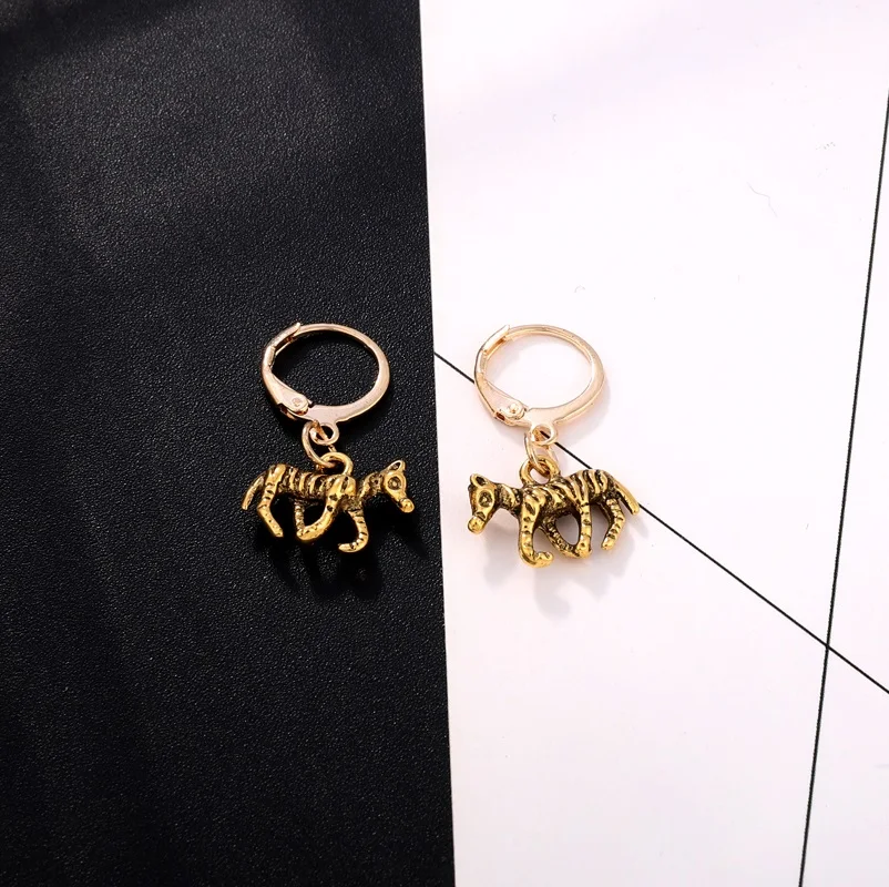 European Vintage Gold Silver Minimalist Zebra Hoop Earrings Punk Female Earring Women Men Jewelry Statement Metal Earrings (2)