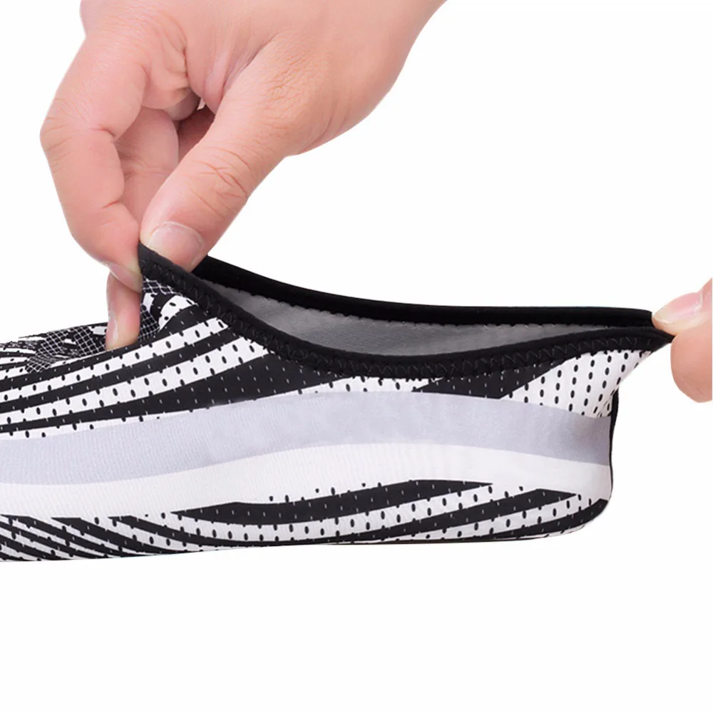 الصيف الجديدة الرجال والنساء بيرفوت المنبع أحذية الرجال السباحة أحذية زوجين yoga اللياقة البدنية الشاطئ الأحذية الرياضية أحذية ناعمة