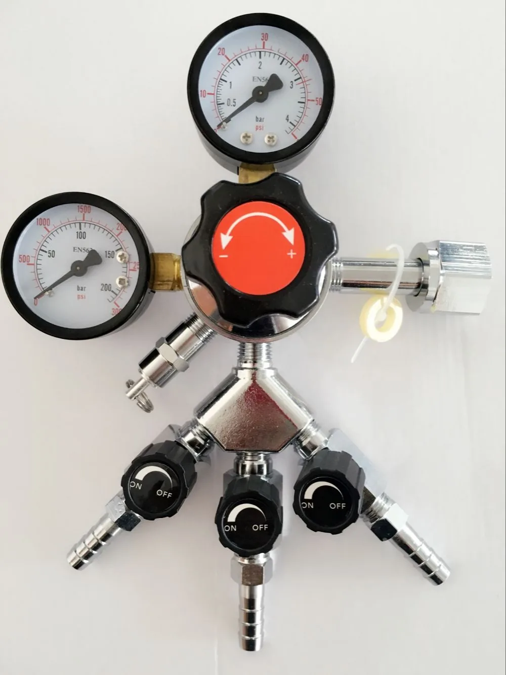 

CO2 Regulator, Keg Beer Regulator W21.8 Inlet, with 5/16'' Barbed Switch & Pressure Relief Valve for Gas 0-3000 PSI (Dual Gauge)