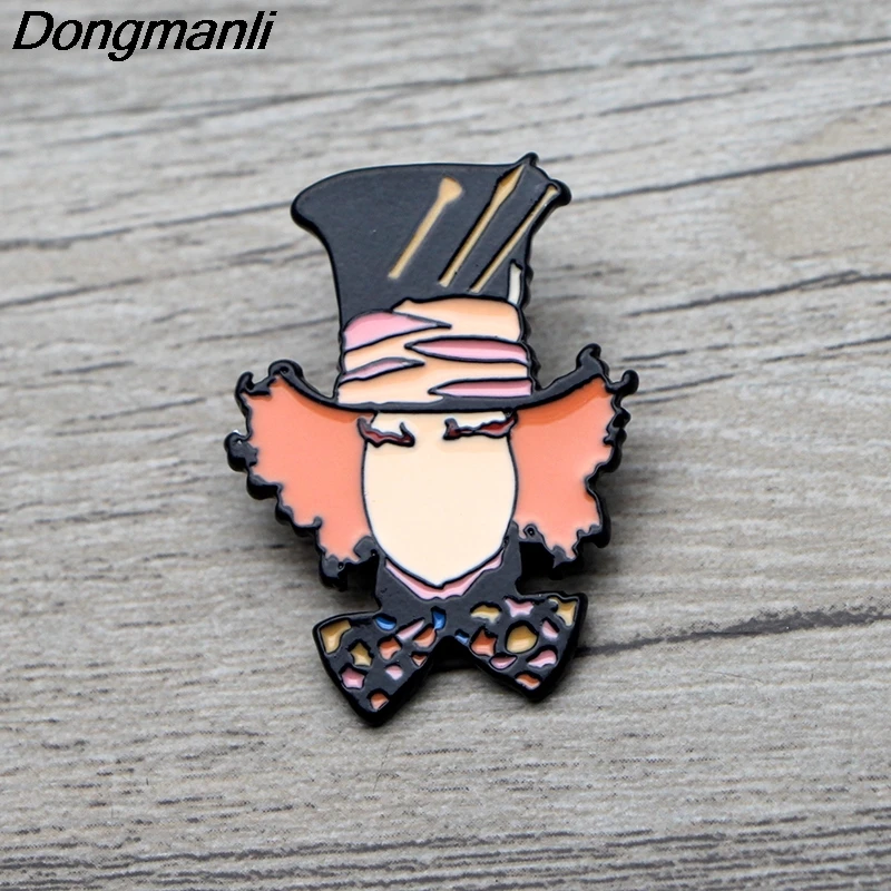 L3639 Dongmanli Mad Hatter, Мультяшные металлические эмалированные булавки и броши для женщин и мужчин, ювелирные изделия для футболок, значок на лацкане, детские подарки