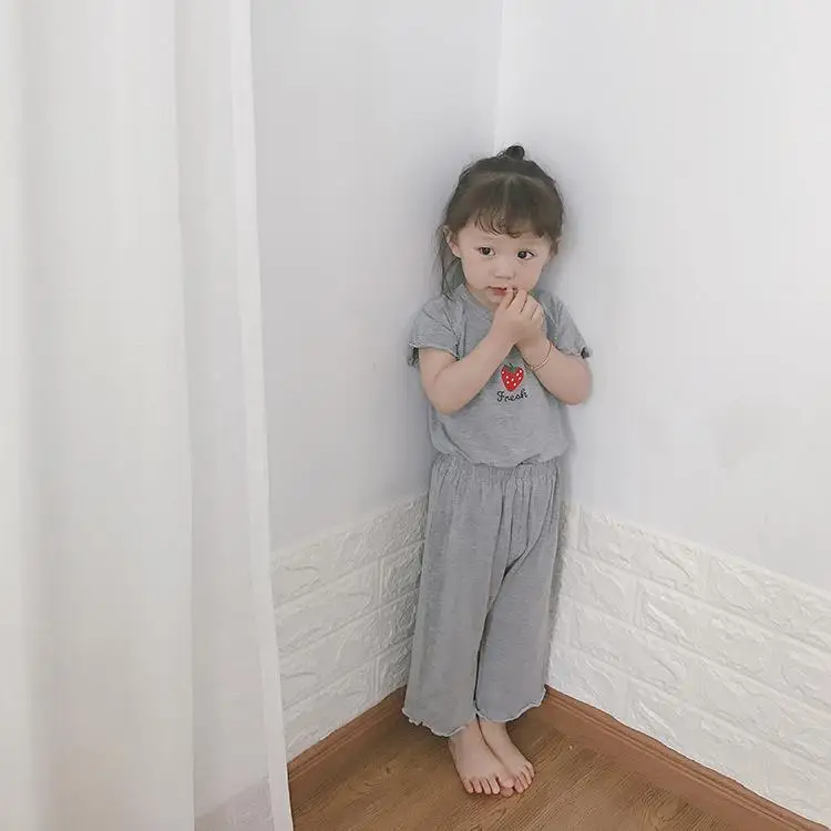 Celveroso/пижамный комплект для маленьких девочек; От 1 до 7 лет; летняя детская одежда для сна с принтом клубники; одежда для отдыха из хлопка для девочек - Цвет: Серый