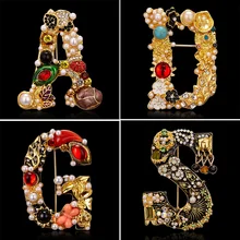 Élégant 26 lettres A D G S lettre broches pour les femmes strass perle émail fleur pull écharpe costume broche broche femme bijoux