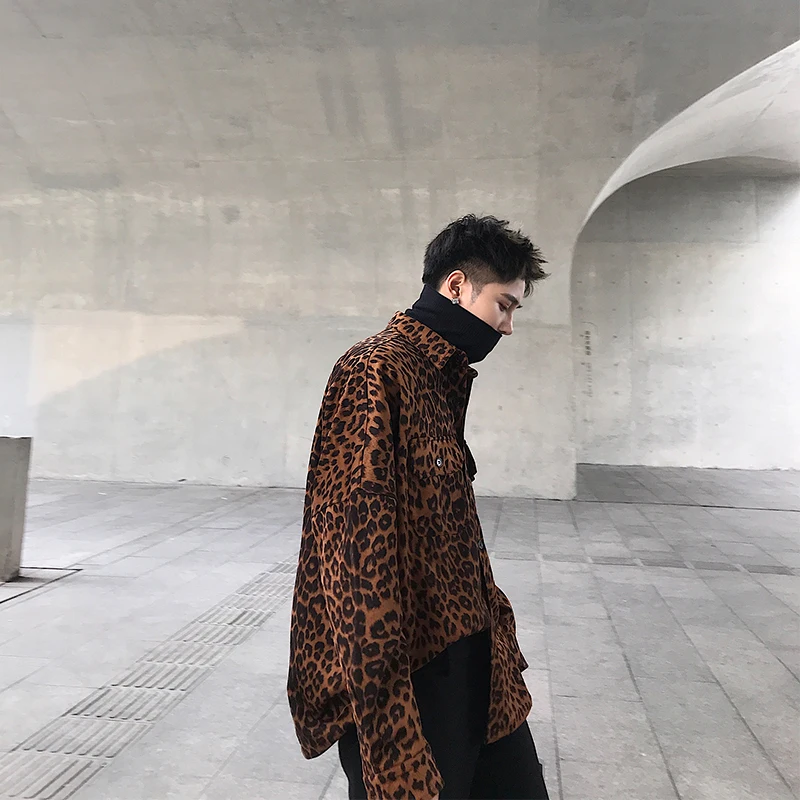 

Flannelette and thick-sleeved men's shirts -- Korean loose-fitting tops -- leopard print shirts.