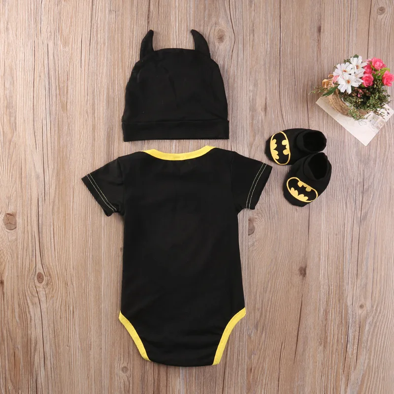 Комбинезон с эмблемой Бэтмена для новорожденных мальчиков, боди+ обувь+ шляпа, комплект одежды из 3 предметов для детей 0-24 месяцев