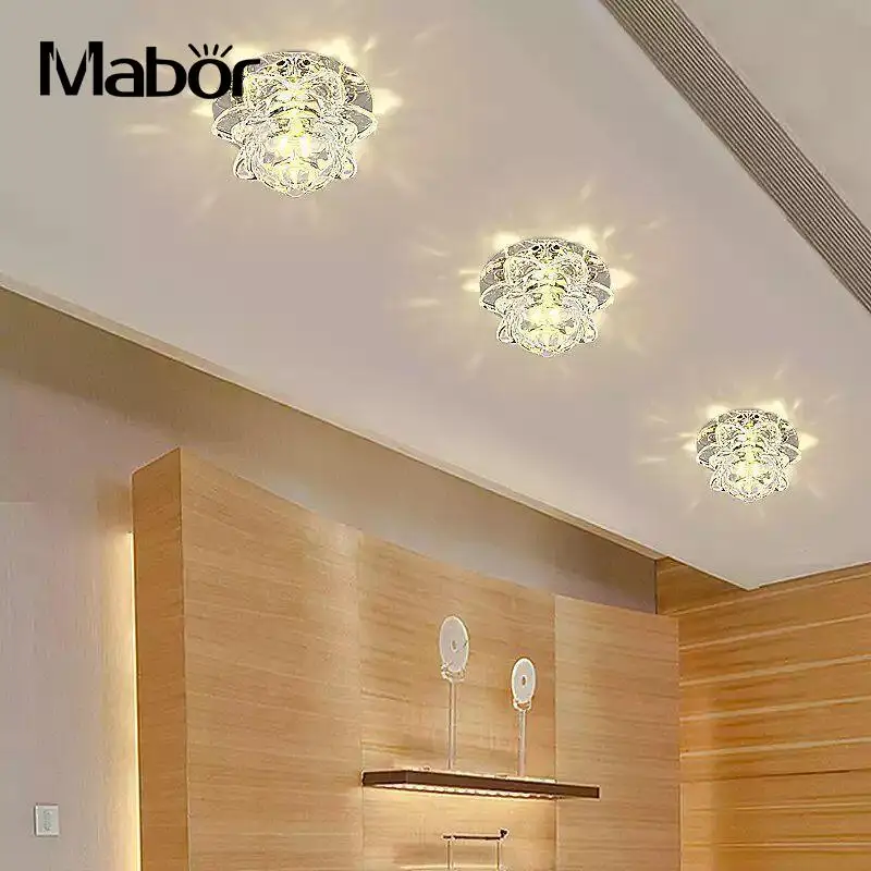 натяжной потолок на кухне. натяжной потолок кухня фото с точечными светильниками. точечные светильники для потолков. точечные светильники для натяжных потолков на кухне. расположение светильников на потолке на кухне.