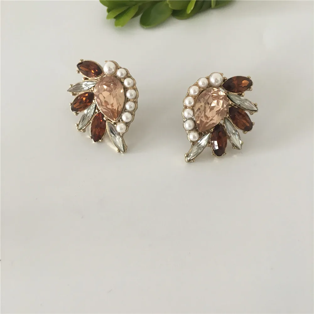 

CLASSIC GOLD COLOR PLATING BROWN TONE STONE WITH PEARL STATEMENT STUD EARRINGS