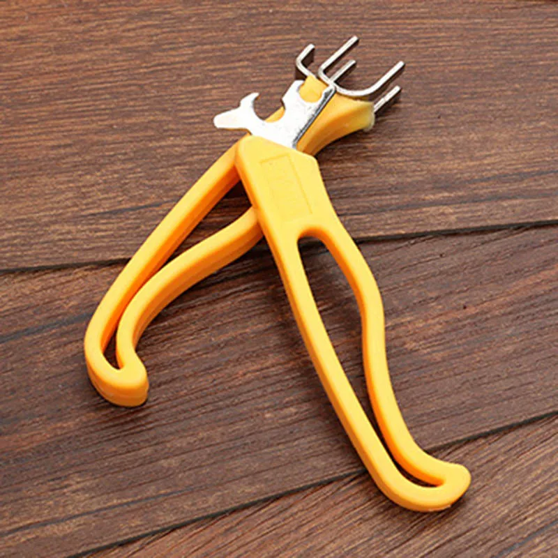 

Newly 2Pcs/set Home Walnut Cracker Nut Opener Quick Nutcracker Walnut Pliers Sheller Kitchen Tools