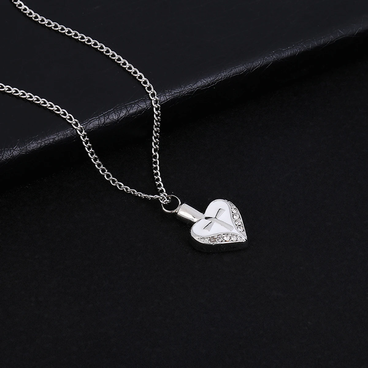 Vintage Ash Holder Mini Keepsake Necklaces Fashion Urn Cremation Crystal Cross Hearts Pendant Necklaces For Women Jewelry