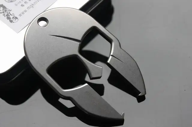 

Sparta Buckle Stainless Steel Broken Window Self-defense EDC Multi Tools