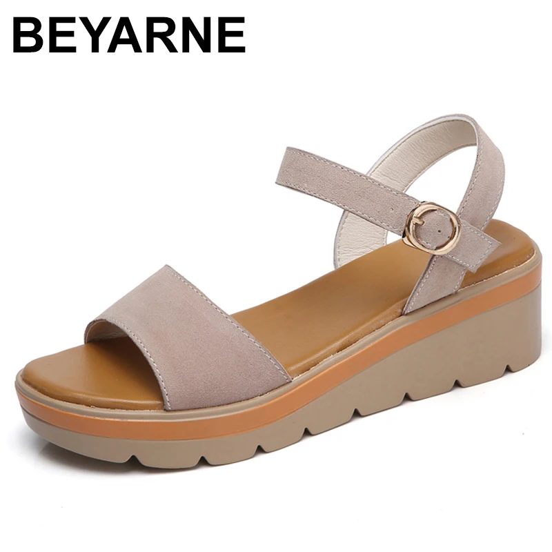 BEYARNE2019Women الصنادل الصيف جلد الغزال عالية سميكة كعب صندل خشبي صنادل أرضية السيدات الكاحل حزام شقة sandalsE450