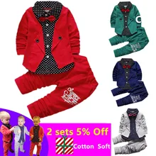 Коллекция года, весенние повседневные комплекты одежды для маленьких мальчиков комплект одежды с пуговицами и буквенным принтом и бантом для маленьких детей, осенняя куртка для маленьких девочек+ штаны, костюм, комплект