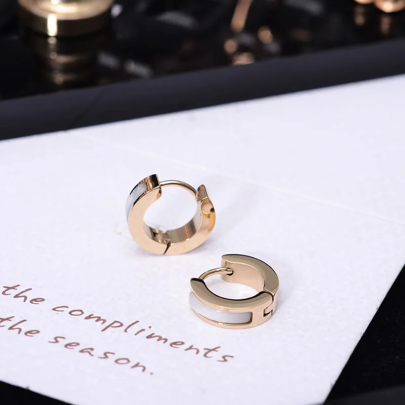 Женские серьги гвоздики YUN RUO элегантные с белыми ракушками и искусственными