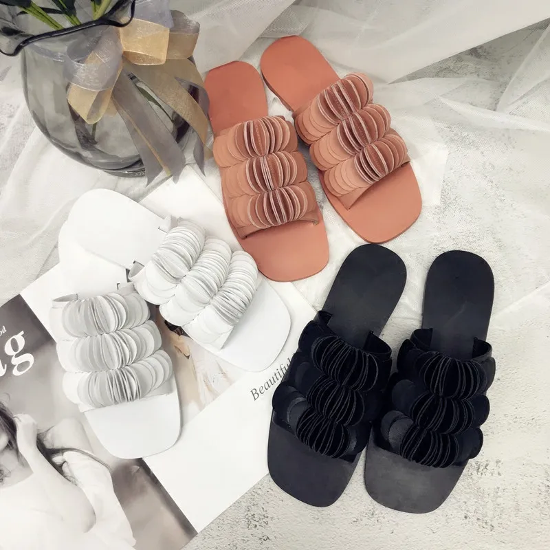 

2018 Hot Summer Shoes Woman Slippers Leather Cozy Flats Designer Chic Casual Slides Open Toe Woman Outside Slippers Beach Shoes