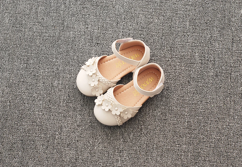 Bekamille/детские сандалии для девочек; летняя кожаная обувь принцессы; модные тонкие туфли с цветочным рисунком; сандалии для младенцев на плоской подошве; обувь для танцев