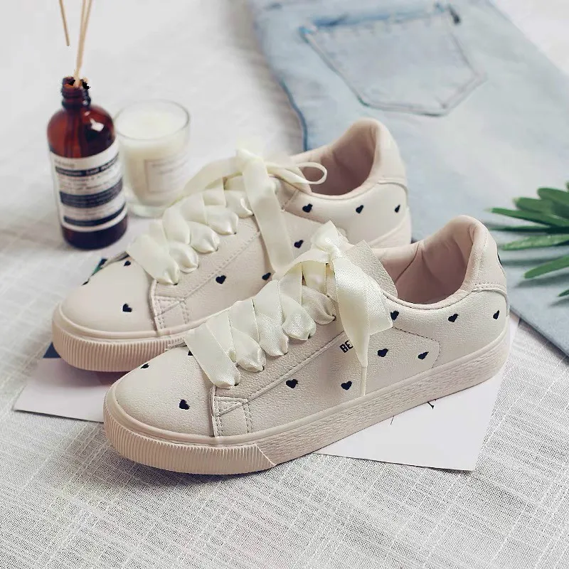 

QWEDF Women Casual Shoes with Heart Shape 2019 New Female Leather Sneakers Riband Lace Waterproof Girls Summer Shoes Solid G1-10