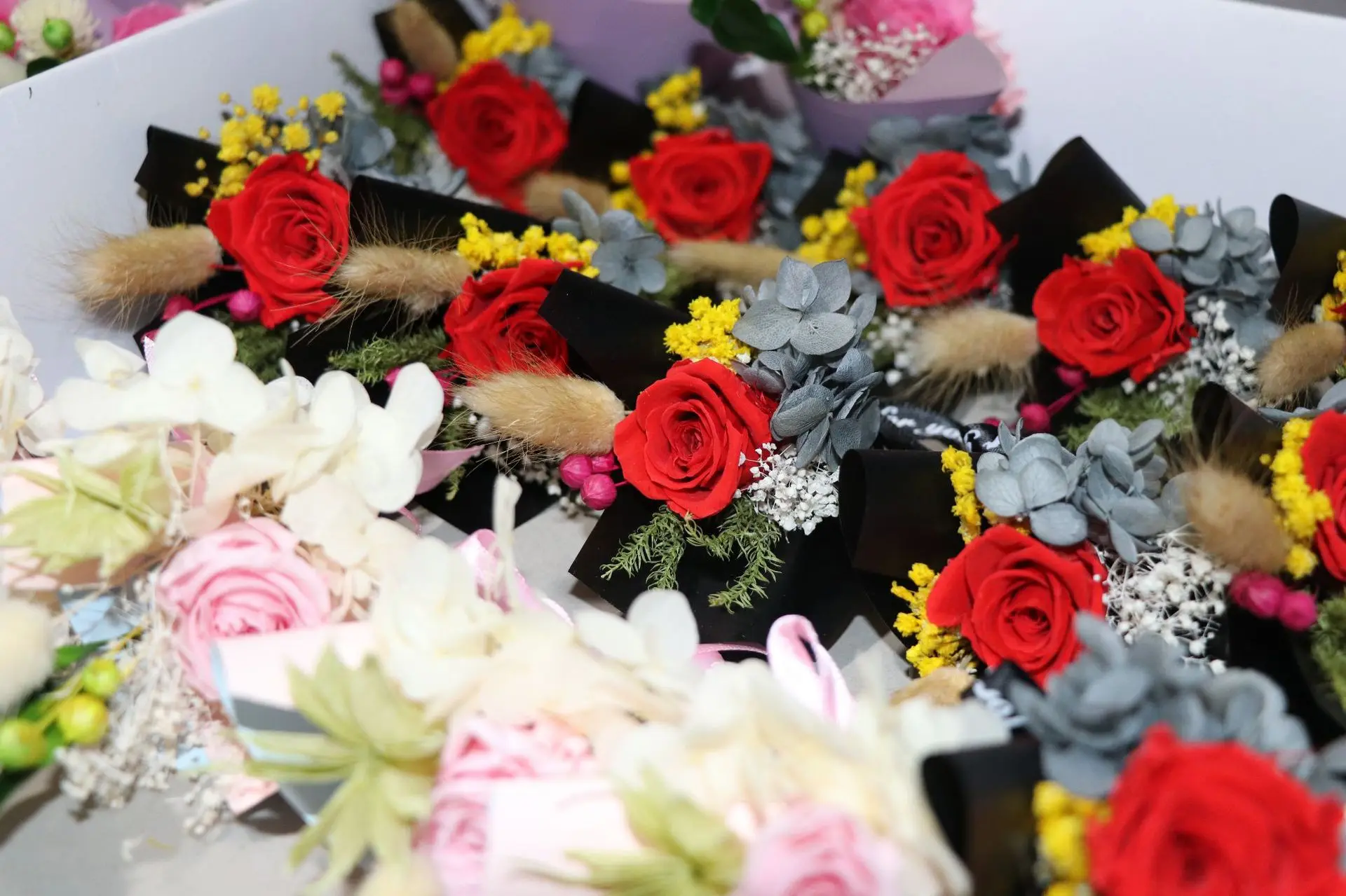 1 Набор, мини вечный букет цветов, цветы Бутоньерки для свадебных ювелирных изделий, часы, косметическая коробка, украшение для автомобиля