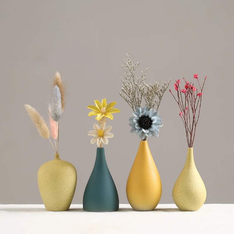 Comprar Jarrón de cerámica Simple europeo jarrones de porcelana amarilla florero pequeño florero DIY botella floreros para boda para decoraciones de mesa decoración del hogar