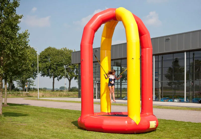 inflatable-soft-bungee-attraction-940x652