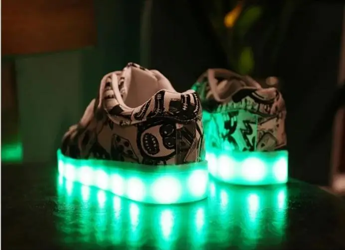 Светящиеся кроссовки Новый Демисезонный USB Перезаряжаемые модная детская одежда мальчиков спортивная обувь для девочек детей Обувь со