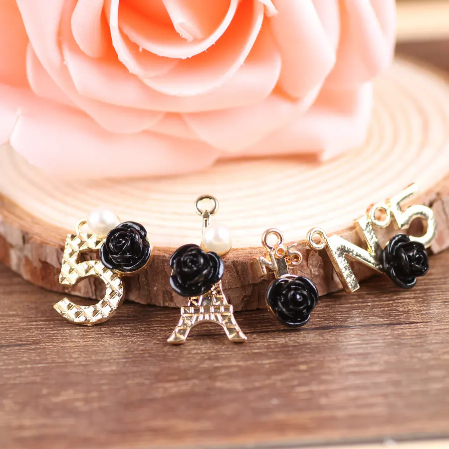 

Mini Order 4 Sets(16PCS) Assorted Design Black Resin Flowers Decorated Alloy DIY Jewelry Charms Gold Tone Jewelry Bracelet Charm