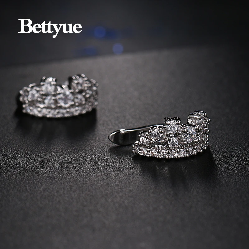 Женские серьги клипсы Bettyue недорогие в готическом стиле с белым кубическим