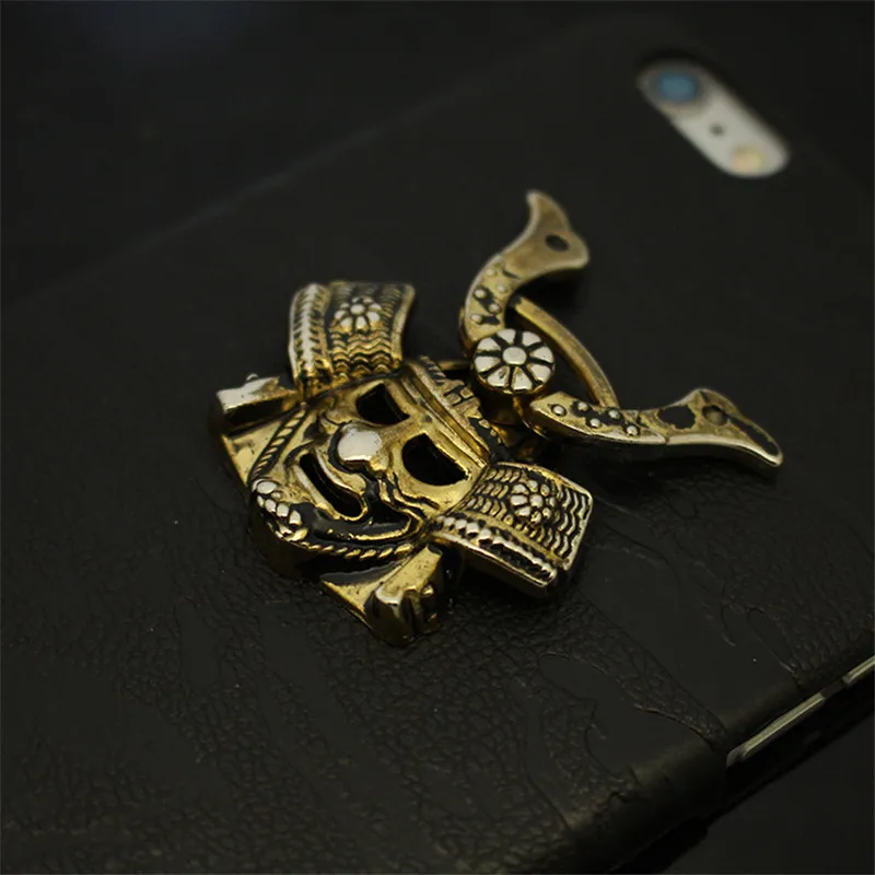 EDC-Outdoor-Pocket-Tool-Pure-Copper-IPHONE-X-8-Mobile-Phone-Holder-Brass-Samurai-Mask-Personality (4)