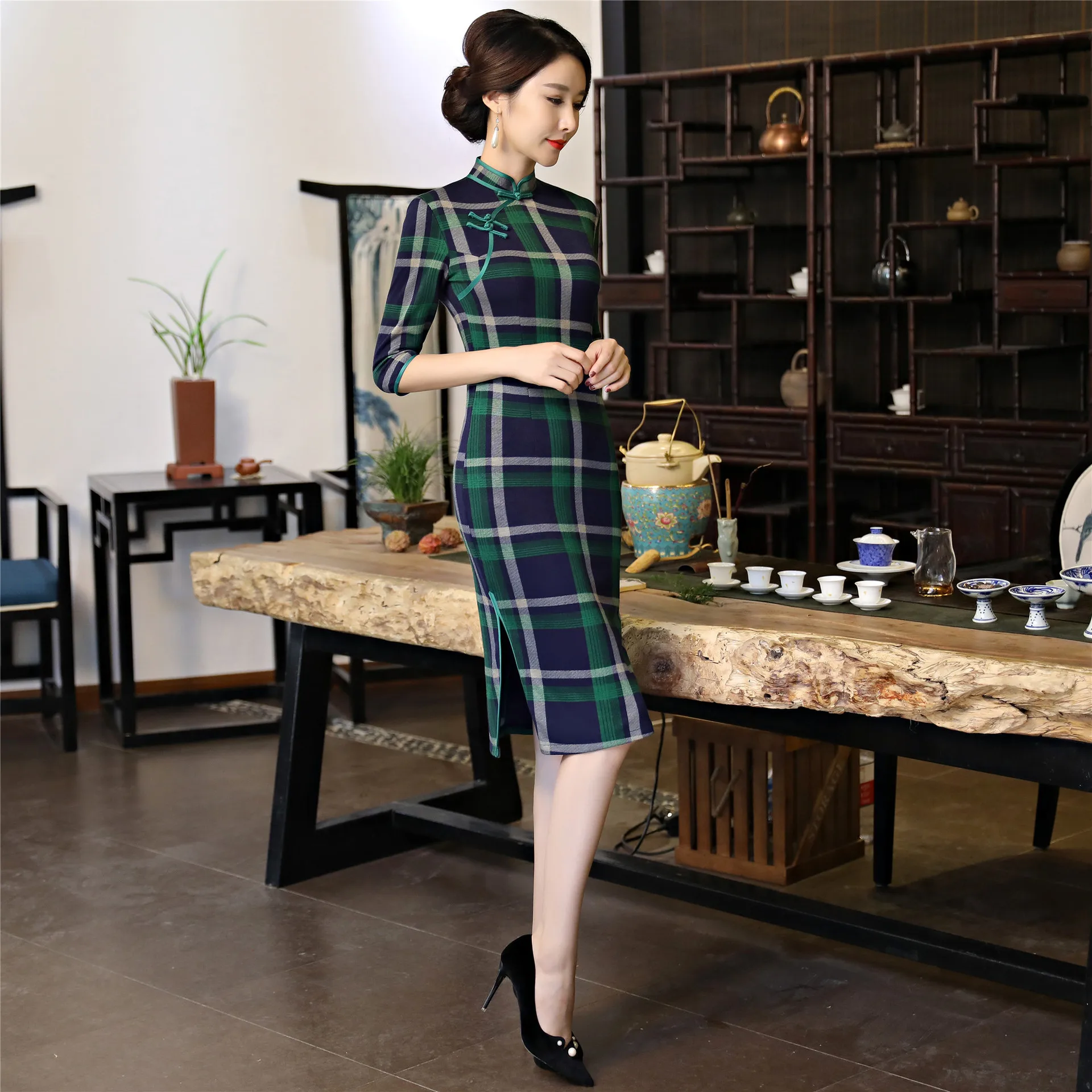 

2019 Knee Length Cheongsam Fashion Chinese style Dress Womens Spring Polyester Qipao Slim Party Dresses Lady Button Vestido