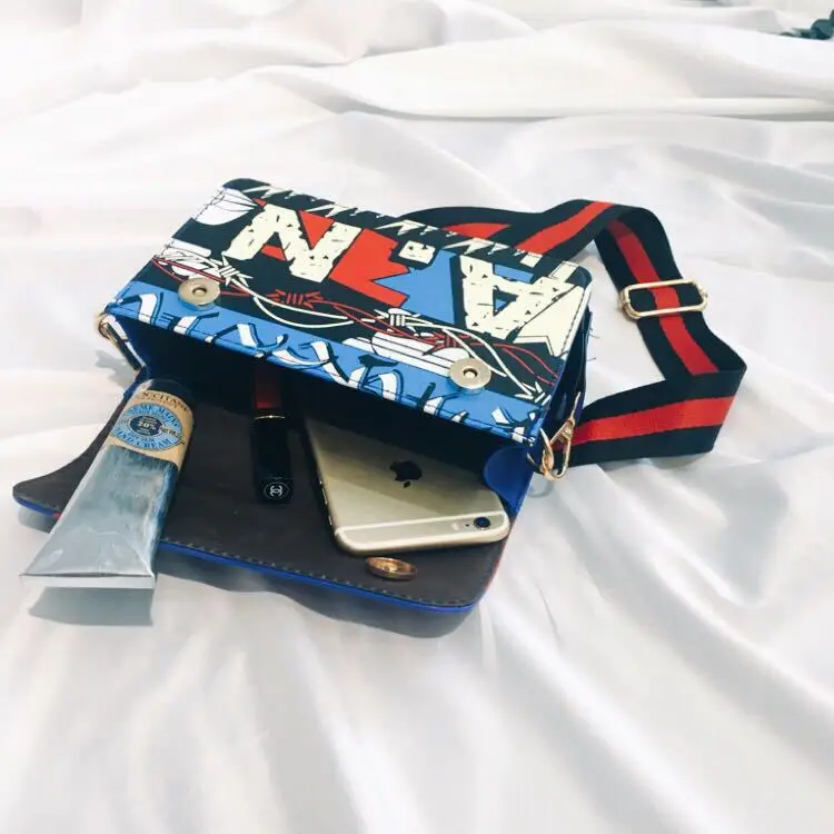 4382996109_1924897600