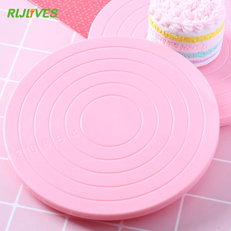 

RLJLVIES 1Pc 14 cm Round Cake Turntable Plastic Pink Rotating Cake Stand Plate Baking Revolving Decoration Stand Platform