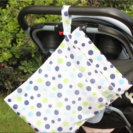 Мультяшная многоразовая Водонепроницаемая влажная сухая сумка для подгузников, Детская тканевая сумка для хранения подгузников, двойные карманы, тканевая ручка, сумки для плавания 30*40 см - Цвет: Blue dot
