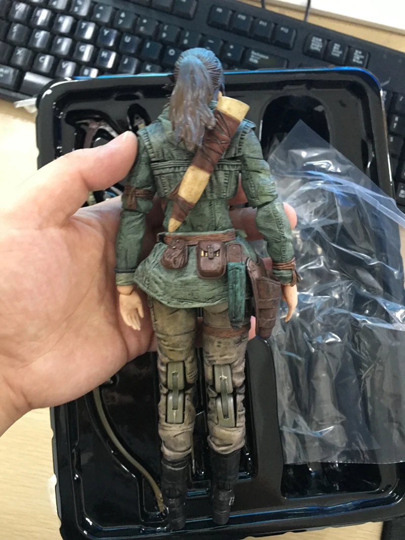 The Tomb Raider фигурка Лара Крофт Play Arts Kai Toys 1" 27 см