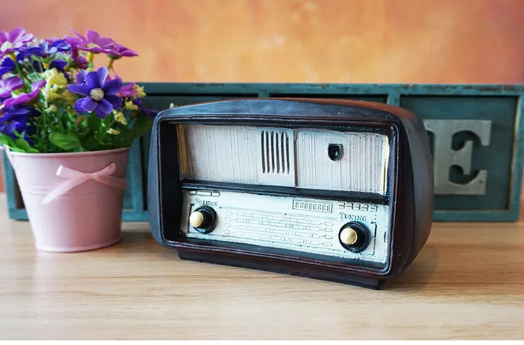 Vintage Radio Craft Retro Nostalgic Ornaments Europe Style Birthday Gift Bar Accessories Resin Radio Model Antique Imitation