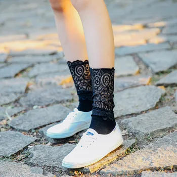 

2018 Black And White Retro Lace Heap Heap Women Socks Cotton Fashion Middle Tube Women Socks Wholesale 5pair/lot