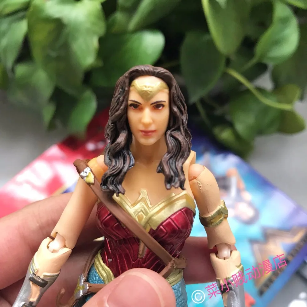 DC COMICS Super Hero Wonder Woman PVC Figure Collectible Model Toy