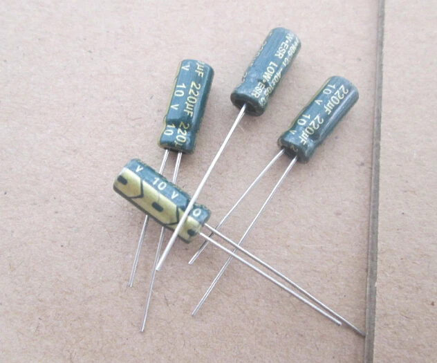 Конденсатор 220uf 10v