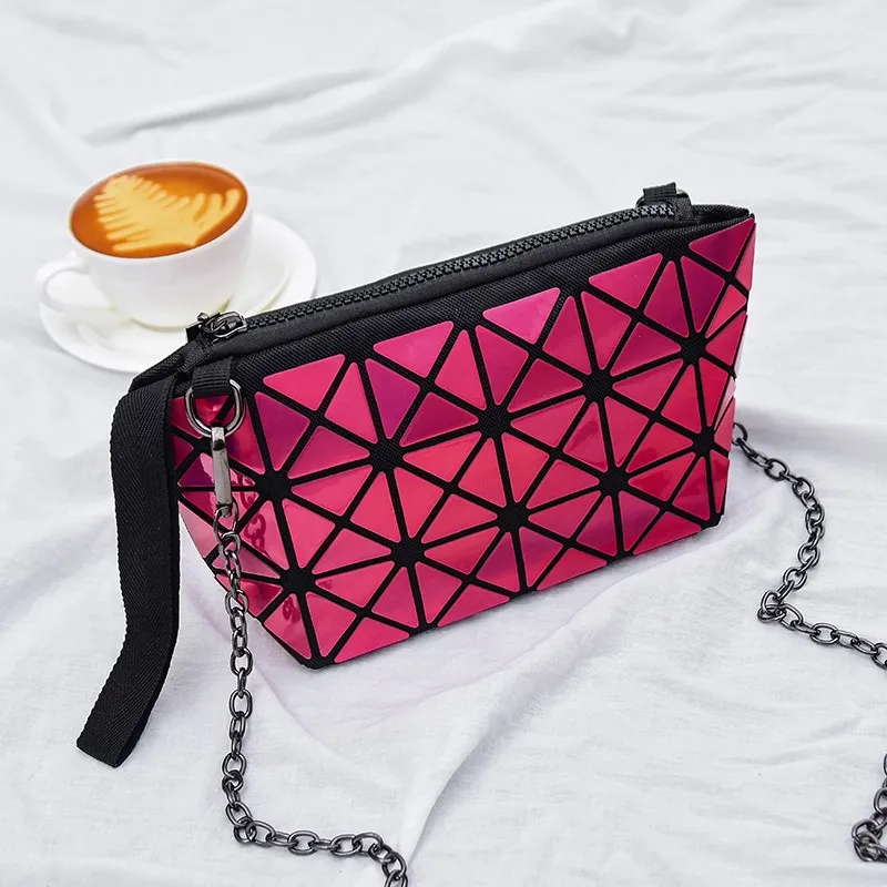 Новые светящиеся клатчи дамские сумки, Курьерская сумка женская Макияж лазерная сумка сумки геометрические конверты клатч телефон маленькая сумка - Цвет: Laser-red