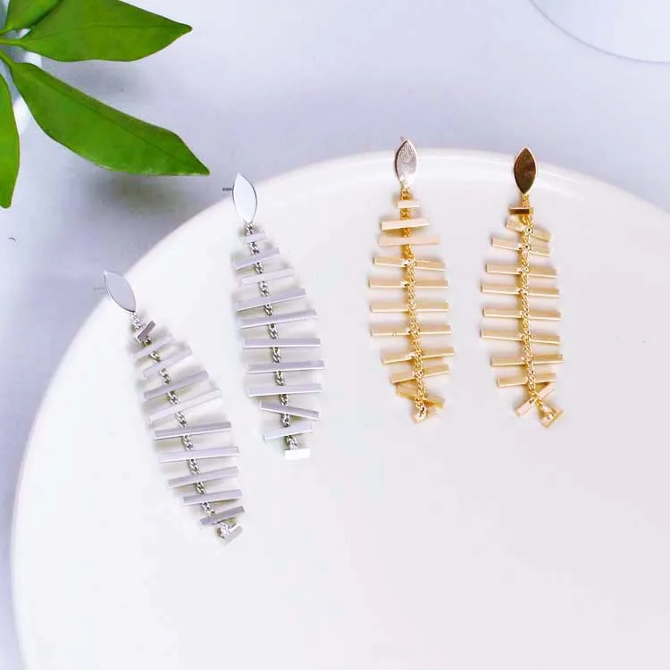 

Punk 2018 New Fashion Earrings Gold / Silver Personality Simple Fish Bone Thorn Creative Ladies Earrings Wholesale Sales