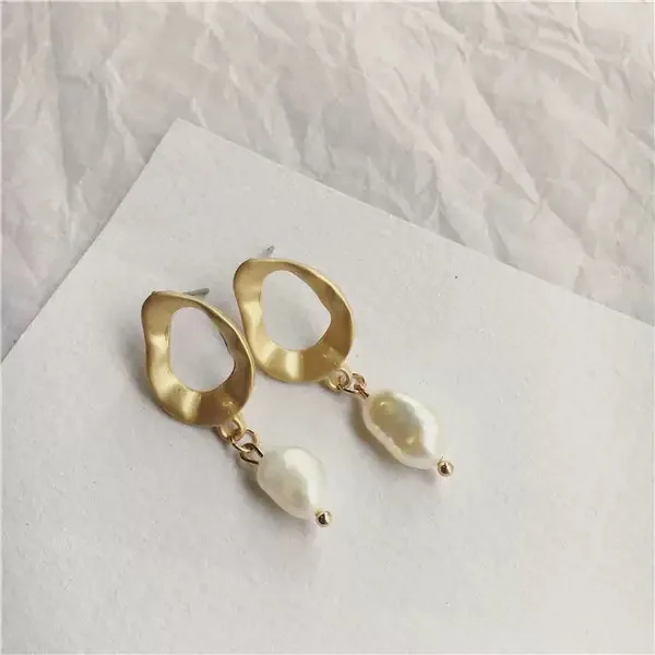 

Korean brand new freshwater pearl alloy pendant earrings female models 2019 fashion geometric pendant earring jewelrys Bohemian
