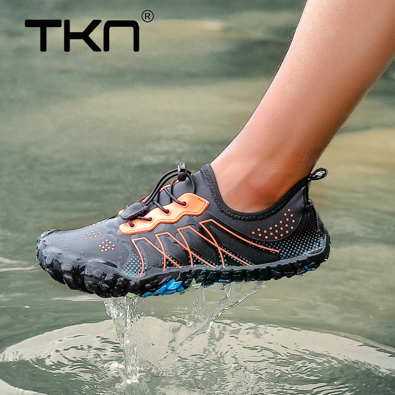 TKN 2019 الرجال في الهواء الطلق حذاء للسير مسافات طويلة تنفس للماء أحذية رياضية حجم كبير رجل في الهواء الطلق تسلق الرحلات تريل المياه الصنادل 8901 TKN 2019 الرجال في الهواء الطلق حذاء للسير مسافات طويلة تنفس للماء أحذية رياضية حجم كبير رجل في الهواء الطلق تسلق الرحلات تريل المياه الصنادل 8901