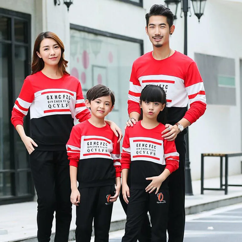 Осенняя одежда для мальчиков и девочек одинаковые комплекты для семьи хлопковые рубашки для мамы и дочки и папы, комплект одежды со штанами