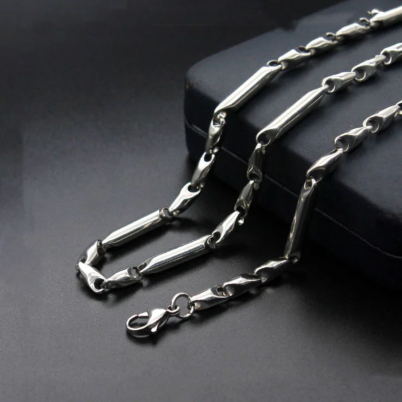 

Simple and stylish titanium steel necklace stainless steel round melon combination men and women necklace