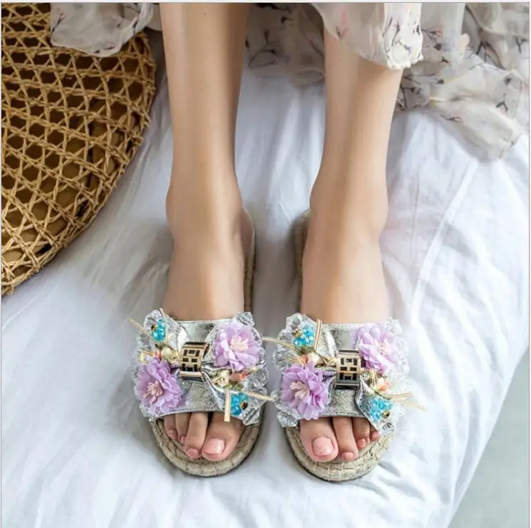 

Summer Casual Flat Jeweled Slippers Women Straw soles girls Mules flat heel Pearl Flower Flip Flop Outdoor Slid Summer Sandals