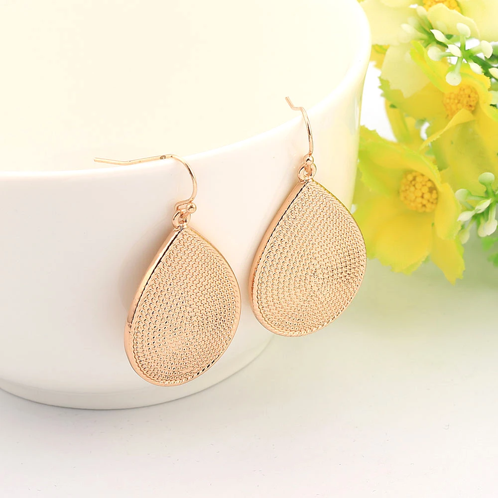 

Exaggerated Gold Water Drop Drop Earrings for Women Simple Style Big Geometric Earring Fashion Jewelry for Mother Party Gift