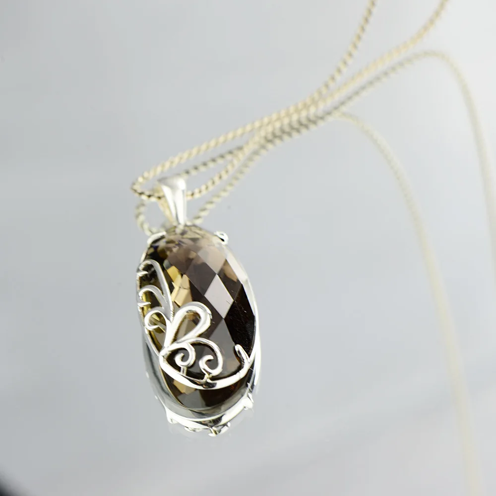 4697761033_985256804