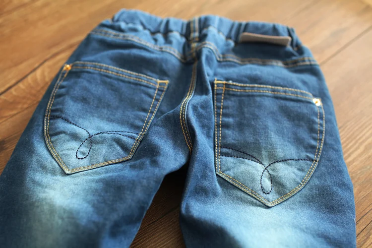 Высокое качество; Новинка; детские джинсы для отдыха с вышивкой; теплые и мягкие бархатные штаны